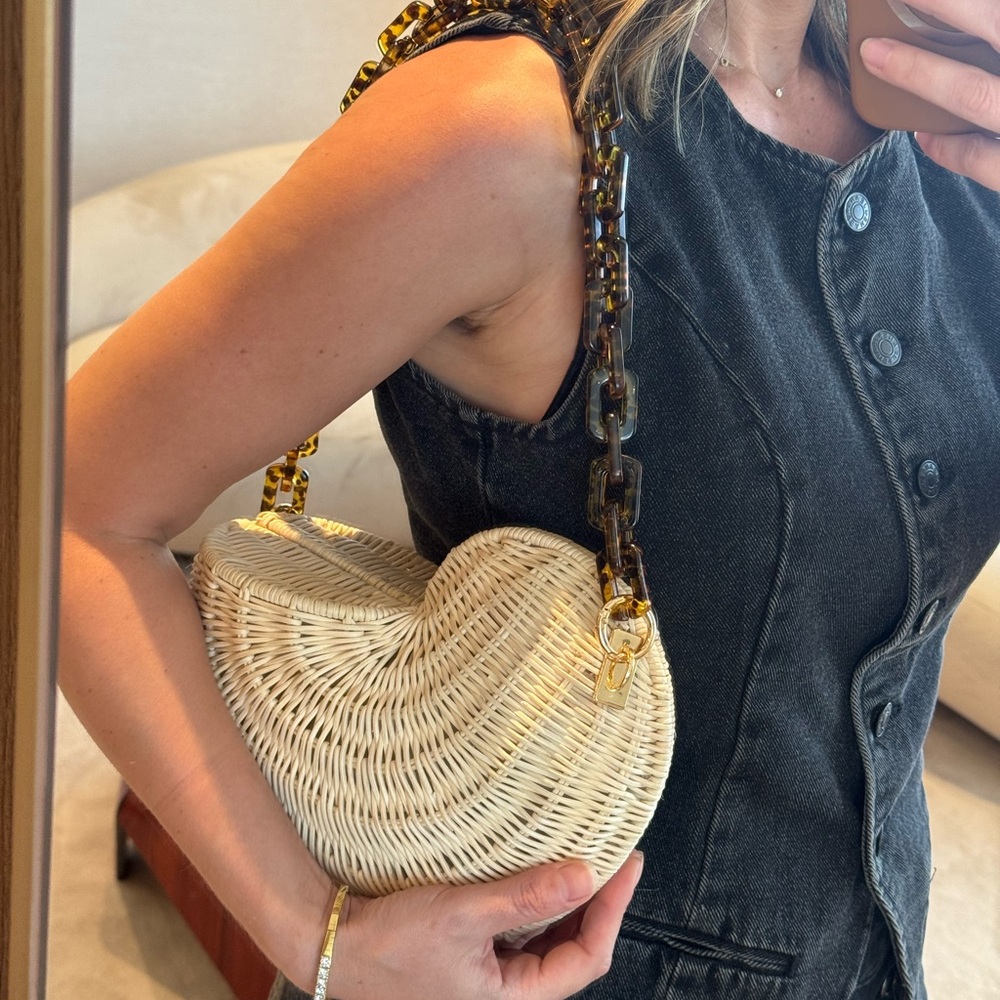 Shell handbag with Tortoise Chain - Picture 7 of 14